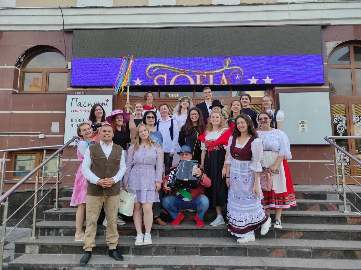 Избражения для Die jungen Russlanddeutschen spielten eine Hochzeit in Tula 