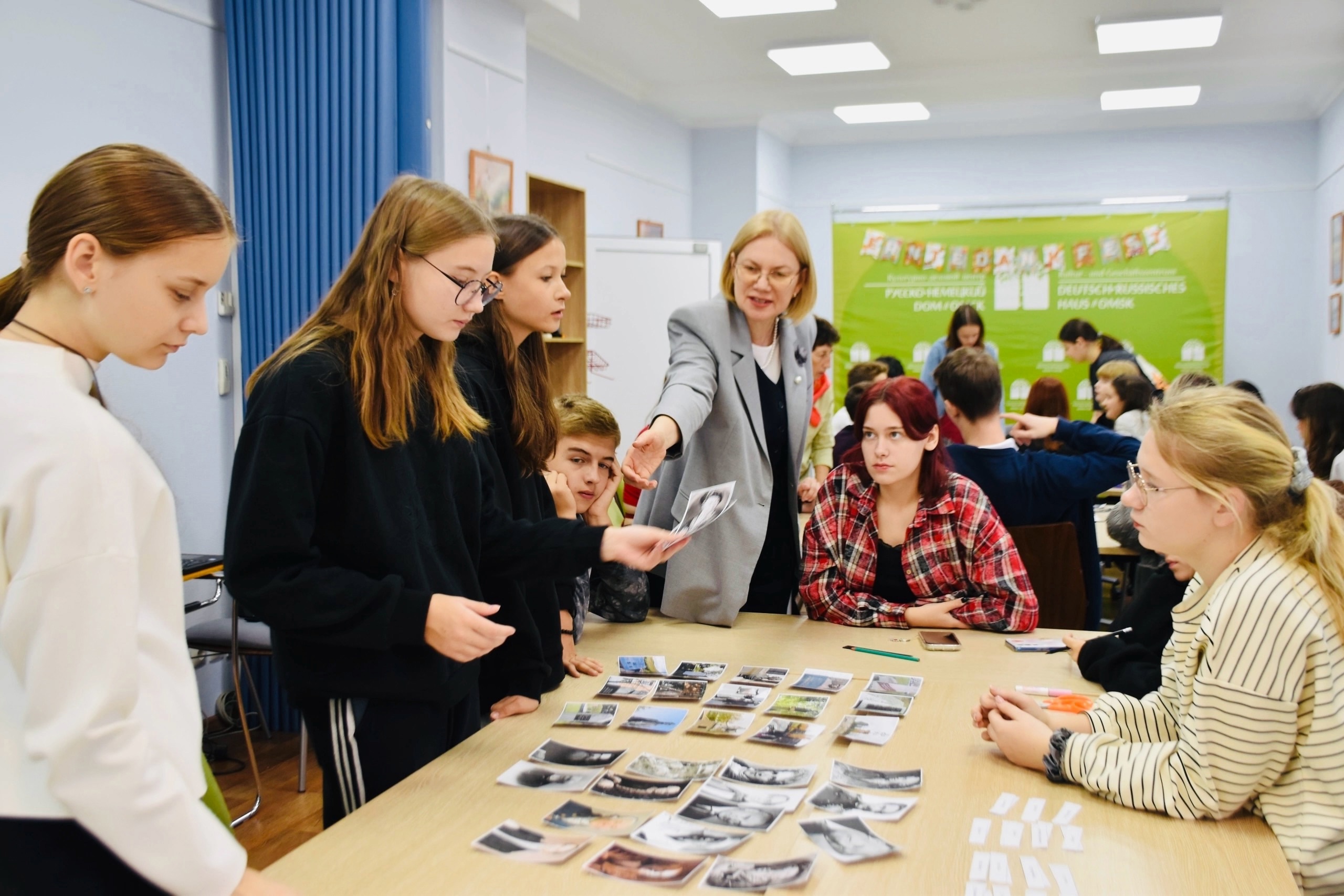 Избражения для In Omsk fand ein Sprachklub im Intensiv-Format für Jugendliche statt