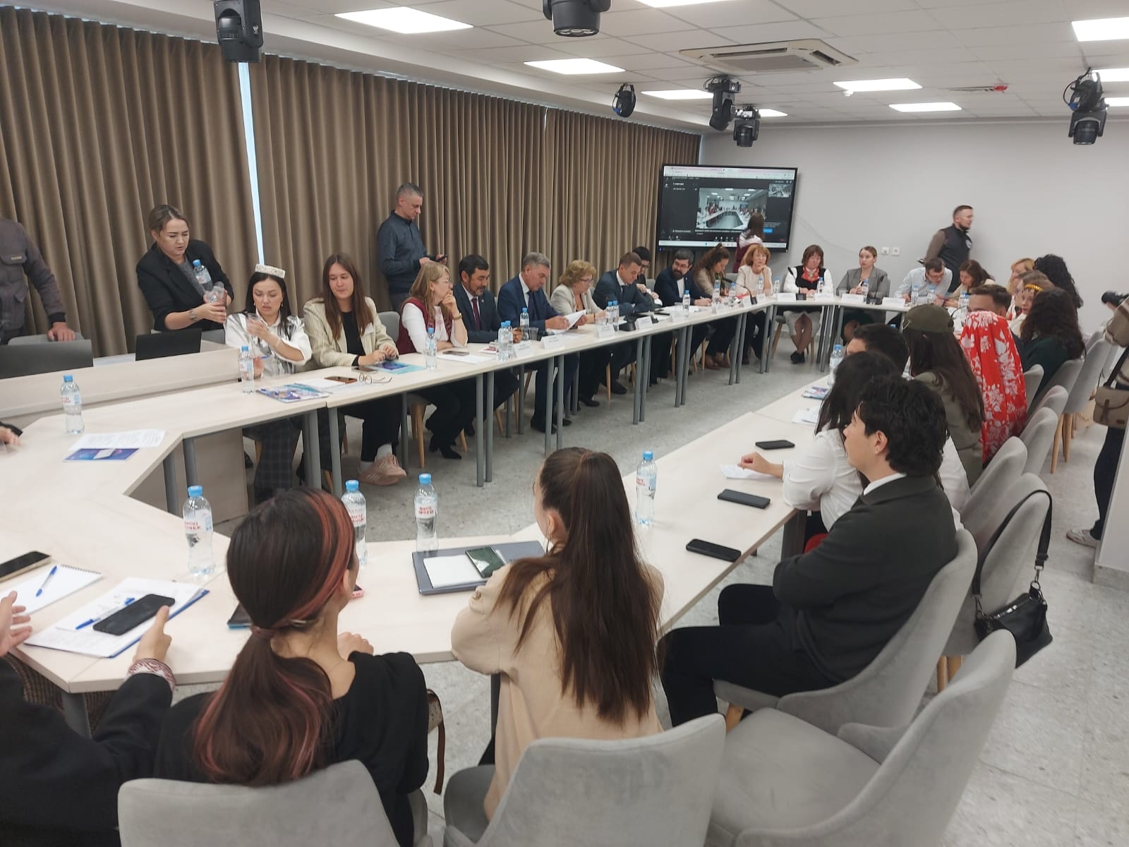 Избражения для Internationale Diskussion